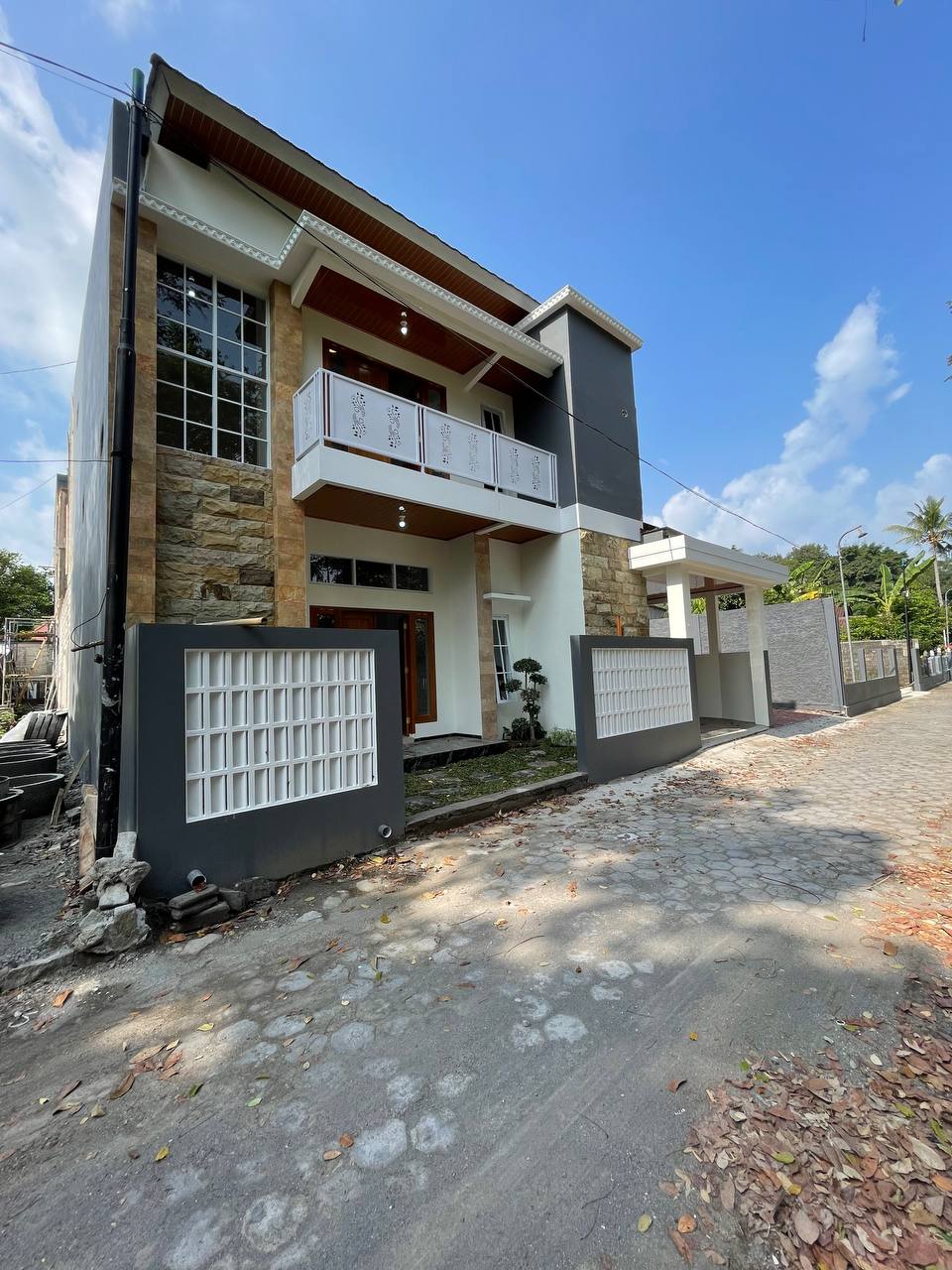 Rumah-Mewah-2-Lantai-Jl-Kaliurang-Km13-dekat-Kampus-UII-2