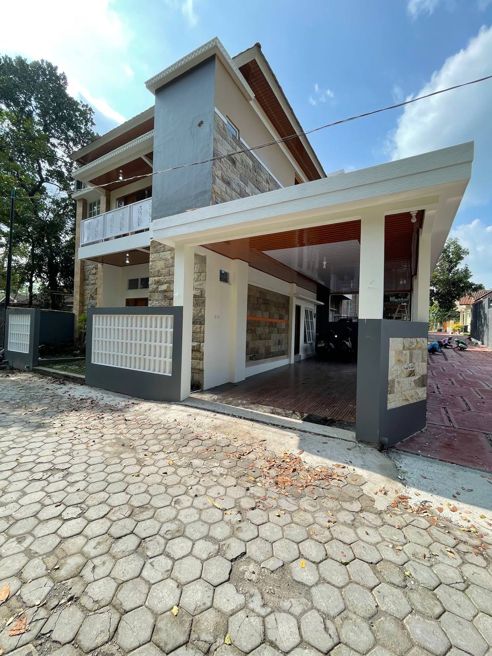 Rumah-Mewah-2-Lantai-Jl-Kaliurang-Km13-dekat-Kampus-UII-3